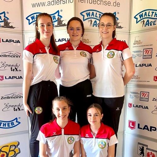 Die hessischen Teilnehmerinnen beim SK Junior Cup: (von links hinten) Lenja Möller, Antonia Ziegler, Enya Püschel; (vorne von links) Maja Ruppel und Mayra Püschel. (Foto: Bill Murray)