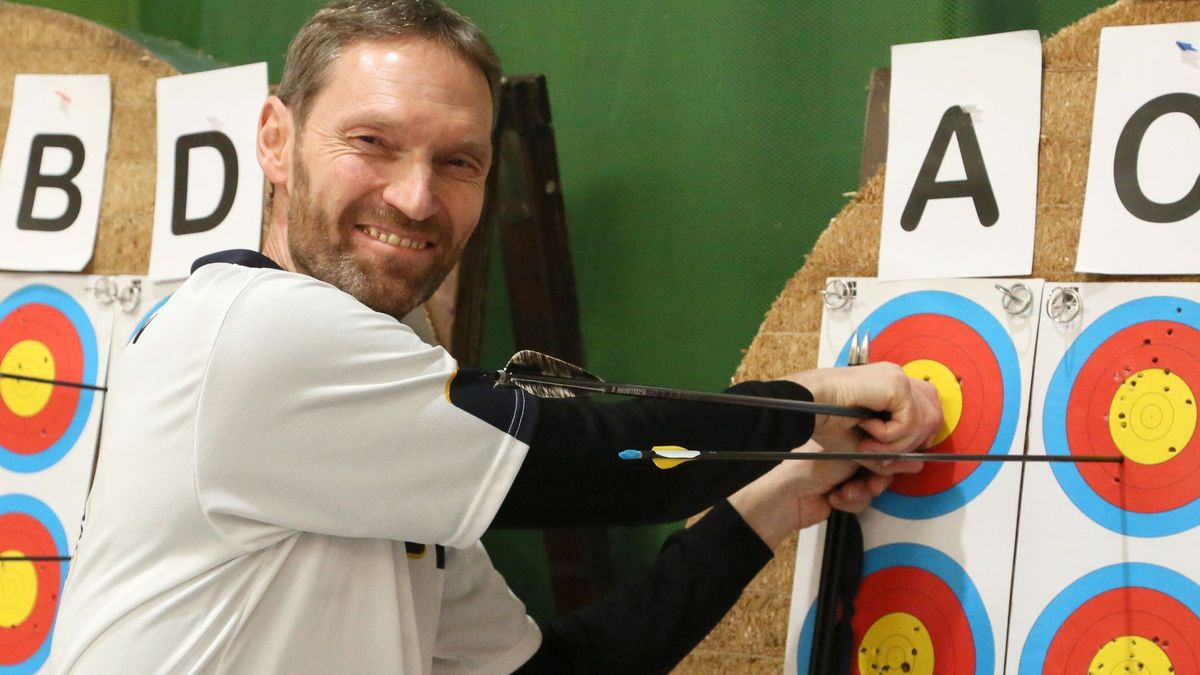 Markus Zellmann freut sich über die erfolgreiche Titelverteidigung bei den Recurve-Herren. (Foto: Werner Wabnitz)