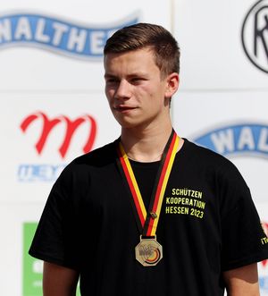 Bronzemedaillengewinner Simon Steinmetz im Einzelwettbewerb der Junioren II mit der Freien Pistole.