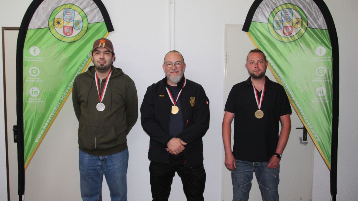 Die Sieger mit der 9mm-Pistole bei den Herren I: (von links) Andre Langer, Mario Bläser und ANdreas Bingel. (Foto: Frank Sczeburek)