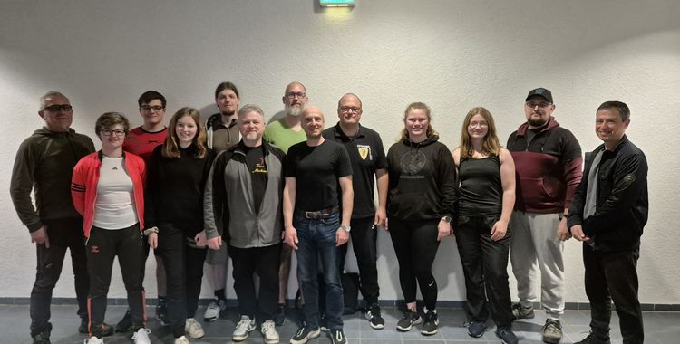 Insgesamt 12 Schützen nahmen an der Grundlagenschulung für die C-Trainer in der Sportschule des Landessportbundes Hessen teil. (Foto: privat)