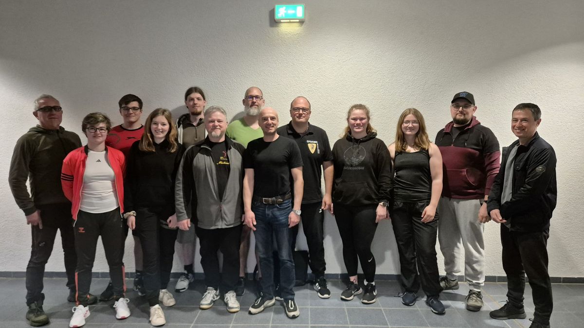 Insgesamt 12 Schützen nahmen an der Grundlagenschulung für die C-Trainer in der Sportschule des Landessportbundes Hessen teil. (Foto: privat)