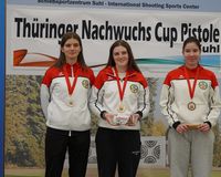 Sie bildeten beim Nachwuchs-Cup in Suhl mit der Luftpistole ein komplett hessisches Podium: (von links): Samira Eyrich, Nala Krause und Jule Kratz. (Foto: privat)