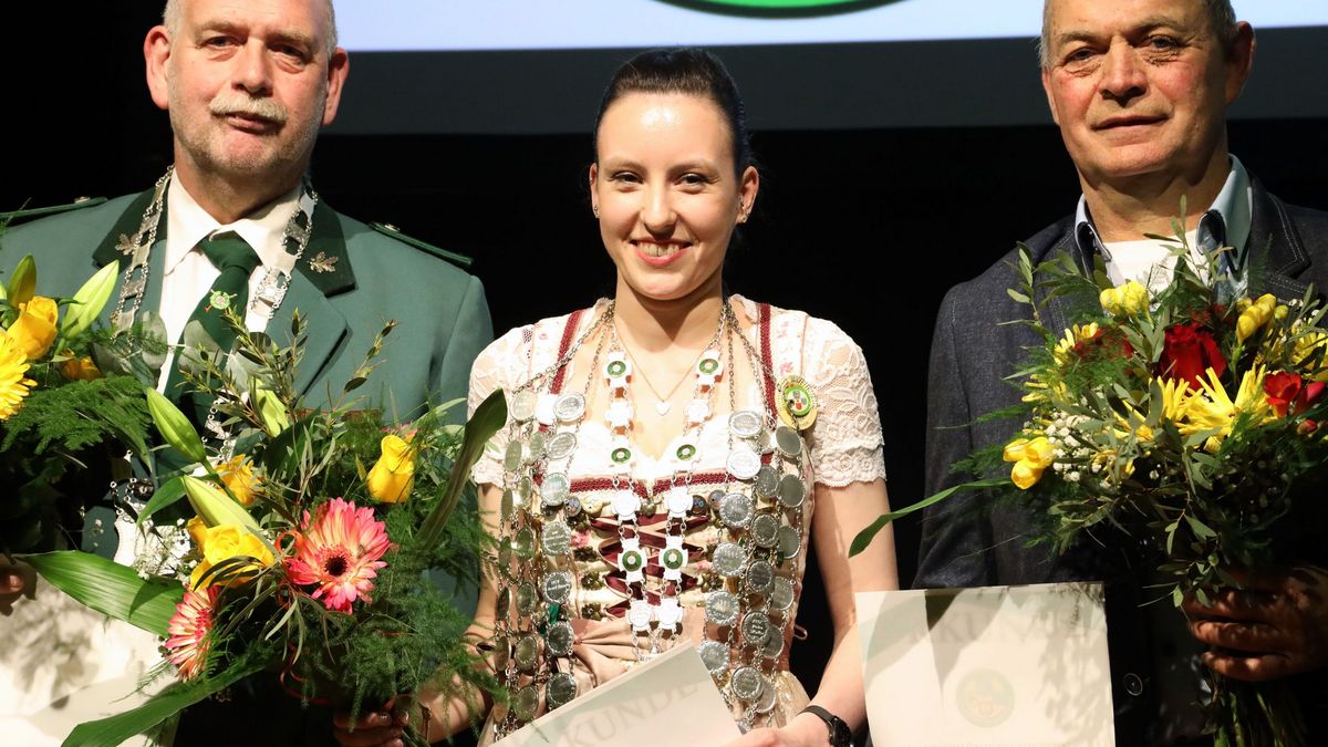 Daniela Schäfer ist die neue Landesschützenkönigin. Sie gewann vor Jörg Frömel links und Frank Fingerhut. (Foto: Werner Wabnitz)