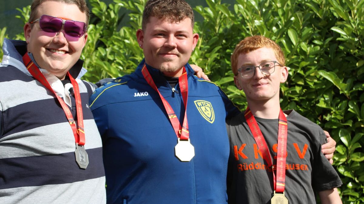 Die Medaillengewinner in der Juniorenklasse (von links): Jesper Einig (WTC Wiesbaden),  Louis Mudra (WTC Niedersachsen) und Paul Heinrich Wilhelm (KKSV Rüddingshausen). (Foto: Michael Eck)