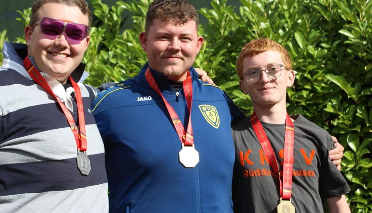Die Medaillengewinner in der Juniorenklasse (von links): Jesper Einig (WTC Wiesbaden),  Louis Mudra (WTC Niedersachsen) und Paul Heinrich Wilhelm (KKSV Rüddingshausen). (Foto: Michael Eck)
