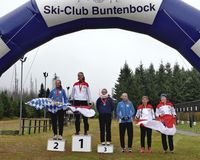 Siegerehrung für den Sprintwettbewerb der Juniorinnen: Lisa Enderle (BY), Regine Tempelfeld (SV Laubach), Mona Mammen (NW), Julia Enderle (BY), Zarina Pliwtsch und Lara Scharmann (beide SV Laubach). (Foto: Andreas Tempelfeld)