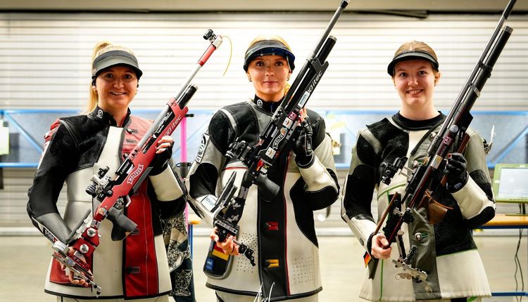 Die medaillengewinnerinnen mit dem Luftgewehr in Pilsen: (von links) Murielle Züger, Nele Stark und Katrin Grabowski. (Foto: Aleksander Wawrzynek)