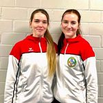 Die beiden Finalistinnen im Luftgewehr-Wettbewerb der Juniorinnen aus dem hessischen Landeskader: Annalena Mildeberger (Links) und Lenja Möller (rechts). (Foto: Bill Murray)