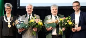 Ehrenmitgliedschaft für Norbert Czupalla 2. von links) und Rudolf Köhl (2. von rechts) zusammen mit HSV-präsidentin Tanja Frank (links) und Staatssekretär Michael Ruhl. (Foto: Tanja Frank)