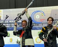 Benedikt Ascher (Mitte) war mit vier Medaillen der erfolgreichste deutsche Teilnehmer bei der Junioren-EM im bulgarischen Burgas. Links: Luis Eichenseer; rechts: Dziugas Morkunas (Litauen). (Foto: DSB)