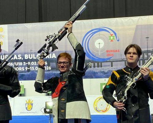 Benedikt Ascher (Mitte) war mit vier Medaillen der erfolgreichste deutsche Teilnehmer bei der Junioren-EM im bulgarischen Burgas. Links: Luis Eichenseer; rechts: Dziugas Morkunas (Litauen). (Foto: DSB)