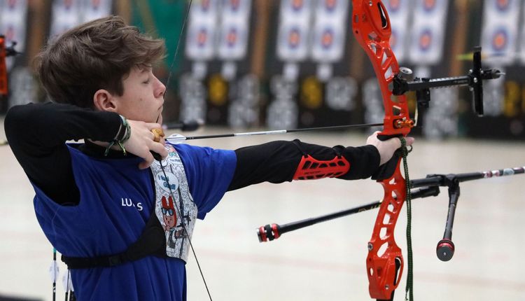 Lukas Becker gewann für den BSV Moischt in der Recurve-Schülerklasse. (Foto: Werner Wabnitz)