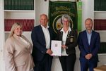 Übergabe des Förderbescheids: (von links) Projektleiterin "Schützen im Dialog" Mariele Zobel, Innenminister Roman Posek, HSV-Präsidentin Tanja Frank und HSV-Geschäftsführer René Würmser. (Foto: Lutz Berger)