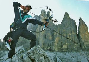 Feldbogenschütze Peter Penner vor den Alpengipfeln in Cortina d'Ampezzo. (Foto: Werner Wabnitz)