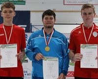Die Erstplatzierten der Compound-Jugendklasse - (von links) Oliver Funk, Gianluca De Silvio und Julian Rode. (Foto: Werner Wabnitz)