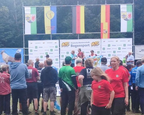 Ein Blick auf die Siegerehrungen bei der Deutschen Meisterschaft Bogen 3D in neustrelitz. (Foto: Landesschützenverband Mecklenburg-Vorpommern)