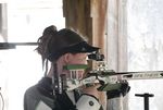 Katrin Grabowski beim Wettkampf mit dem KK-Sportgewehr. (Foto: Lutz Berger)