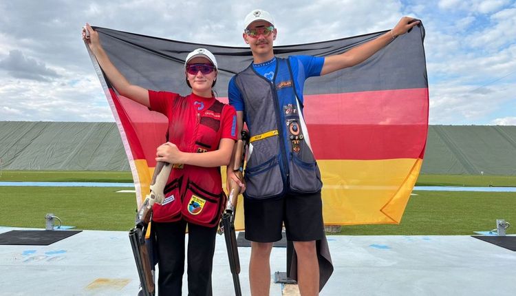 Mächtig stolz über den Europameistertitel Skeet Duet Junioren: Emilie Bunden und Vladislav Poddubskiy. (Foto: DSB)
