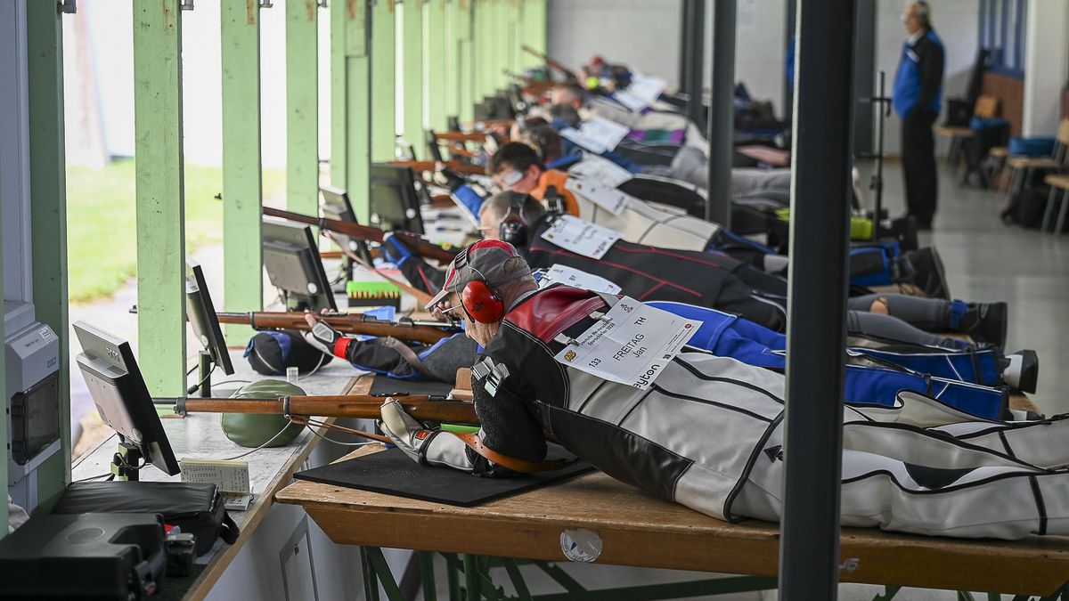 Ein Blick auf die liegende Schützen mit dem Ordonnanzgewehr bei den Deutschen Meisterschaften 2026 in Hannover. (Foto: DSB)
