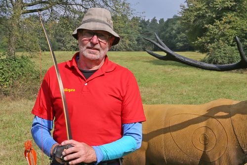 Jürgen Lippek erneut auf Rang drei mit dem Langbogen