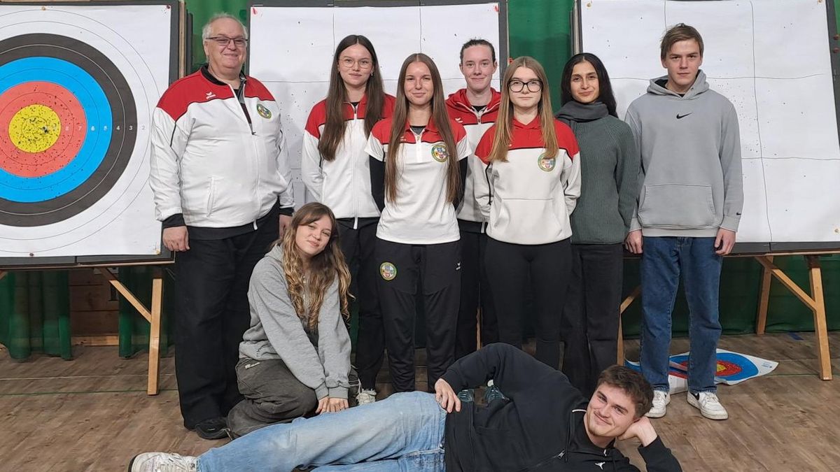 Jugendleiter Stefan Rinke (links) und die Kadermitglieder, die an der JuBaLi-Schulung teilgenommen haben. (Foto: Hessische Schützenjugend)