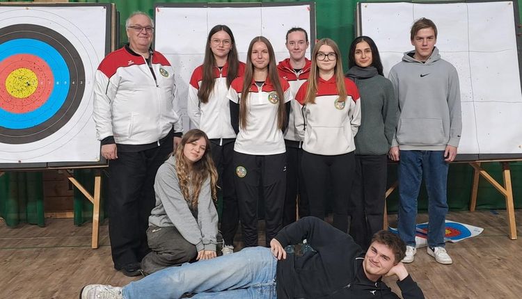 Jugendleiter Stefan Rinke (links) und die Kadermitglieder, die an der JuBaLi-Schulung teilgenommen haben. (Foto: Hessische Schützenjugend)