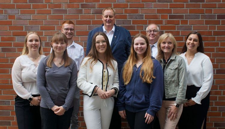 Der neue Bundesjugendvorstand v.l.n.r. Aileen Jedtberg, Celina Taggeselle, Adrian Sawitzky, Marie Brohm, Volker Kuhr, Kira Kurock, Stefan Rinke, Ulrike Koini und Sophia Benterbusch. (Foto: DSJ)