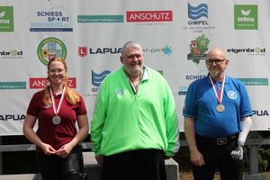 Bei den Para-Schützen mit der Luftpistole siegten (von links) Marie Zobel, Stefan Schmidt und Stefan Straub. (Foto: Elmer Buhre)