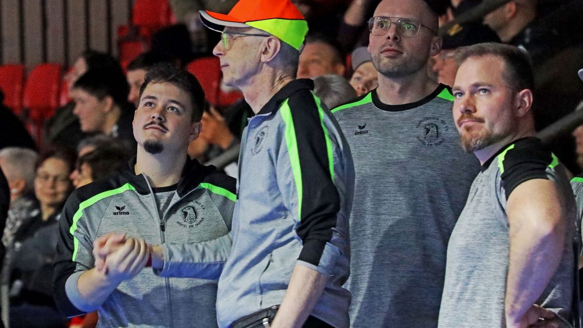 Noch skeptische Blicke beim SV Kriftel - (von links) Fabian Otto, Detlef Glenz, Dominik Sänger und Oliver Geis. (Foto: Werner Wabnitz)