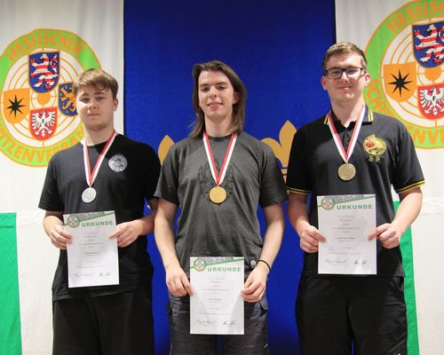 Die Hessenmeister der Junioren in der Disziplin Schnellfeuerpistole: (von links) Tim Krautzpaul, Tinus Buckler und Colin Moritz Hilk. (Foto: Frank Sczeburek)