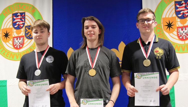 Die Hessenmeister der Junioren in der Disziplin Schnellfeuerpistole: (von links) Tim Krautzpaul, Tinus Buckler und Colin Moritz Hilk. (Foto: Frank Sczeburek)