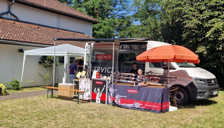 Der Anschütz-Service-Truck auf dem Gelände des Hessischen Schützenverbandes.