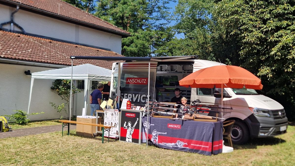 Der Anschütz-Service-Truck auf dem Gelände des Hessischen Schützenverbandes.