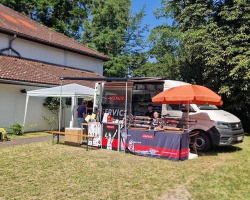 Der Anschütz-Service-Truck auf dem Gelände des Hessischen Schützenverbandes.