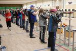 Luftgewehr-Auflageschützen beim Wettkampf.