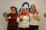 Die hessische Sportschützin Cora Dörr (Mitte) kam mit drei Medaillen vom ISAS 2026 nach Hause. Über zweimal Edelmetall konnte sich Tabea Ocker (rechts) freuen. Links: Nathalie Krieg aus der Schweiz. (Foto: Westfälischer Schützenbund)