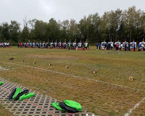 Über 200 Kinder nahmen an der ersten Schüler-DM im Bogensport in Suhl teil. (Foto: DSB)