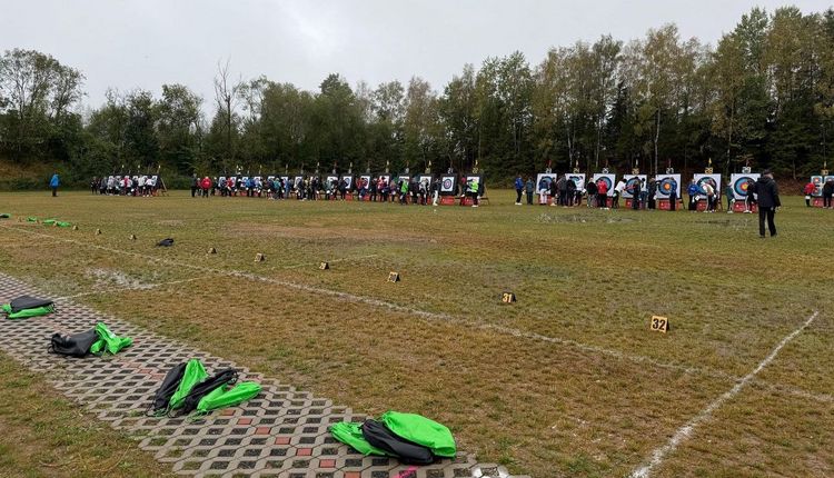 Über 200 Kinder nahmen an der ersten Schüler-DM im Bogensport in Suhl teil. (Foto: DSB)