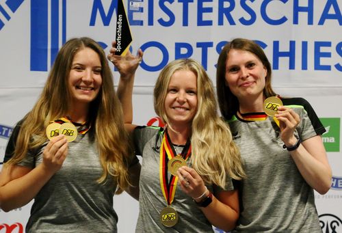 Doreen Vennekamp und das Damenteam aus Kriftel verteidigen ihre Titel
