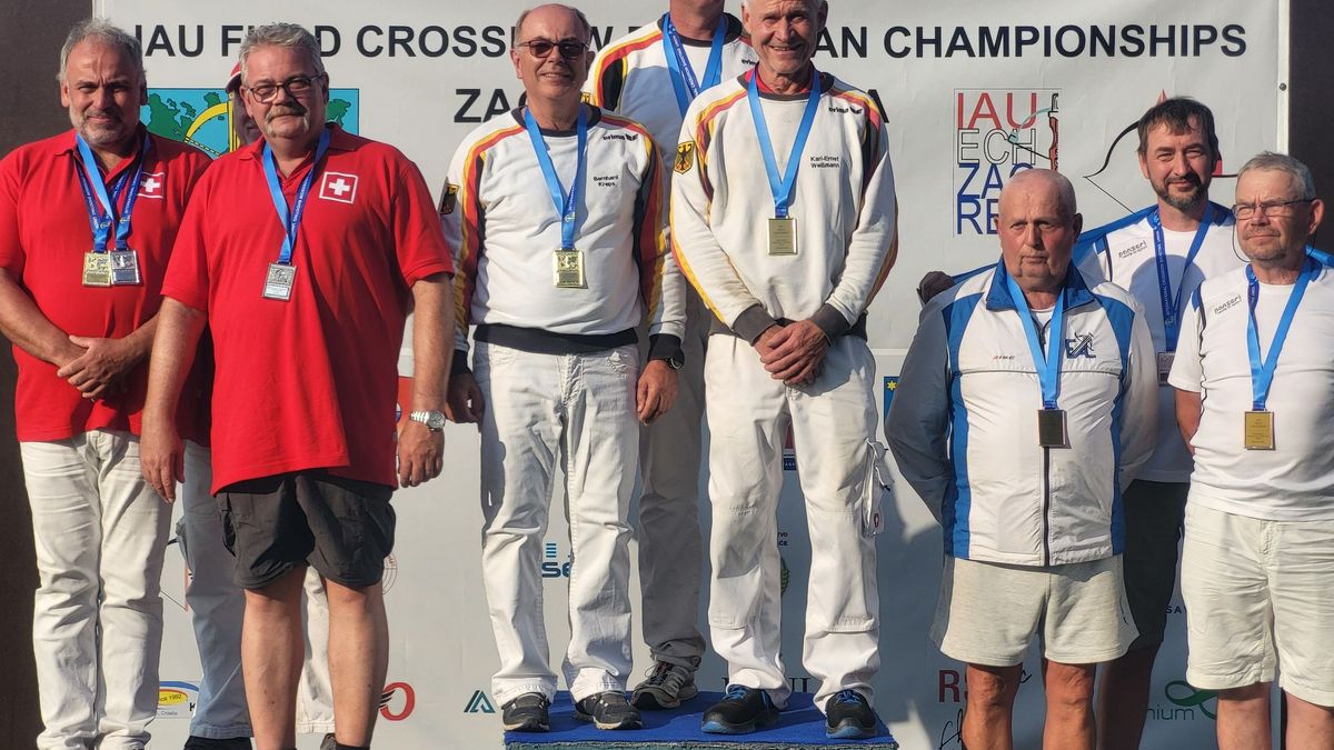 Nach WM-Gold gewannen die Feldarmbrust-Senioren Bernhard Kreps, Karl-Heinz Blumtritt und Karl-Ernst Weißmann auch EM-Gold im Team. (Foto: privat)