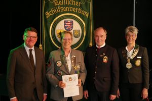 Birgit Sczeburek (2. von links) erhielt das DSB-Ehrenkreuz in Gold. (Foto: Lutz Berger)