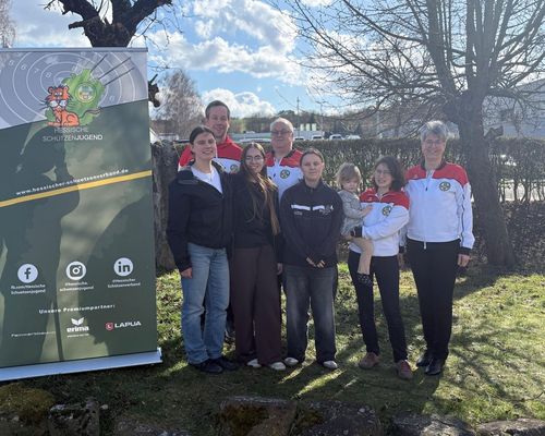 Mehrere Mitglieder des neu gewählten Teams der Hessischen Schützenjugend.