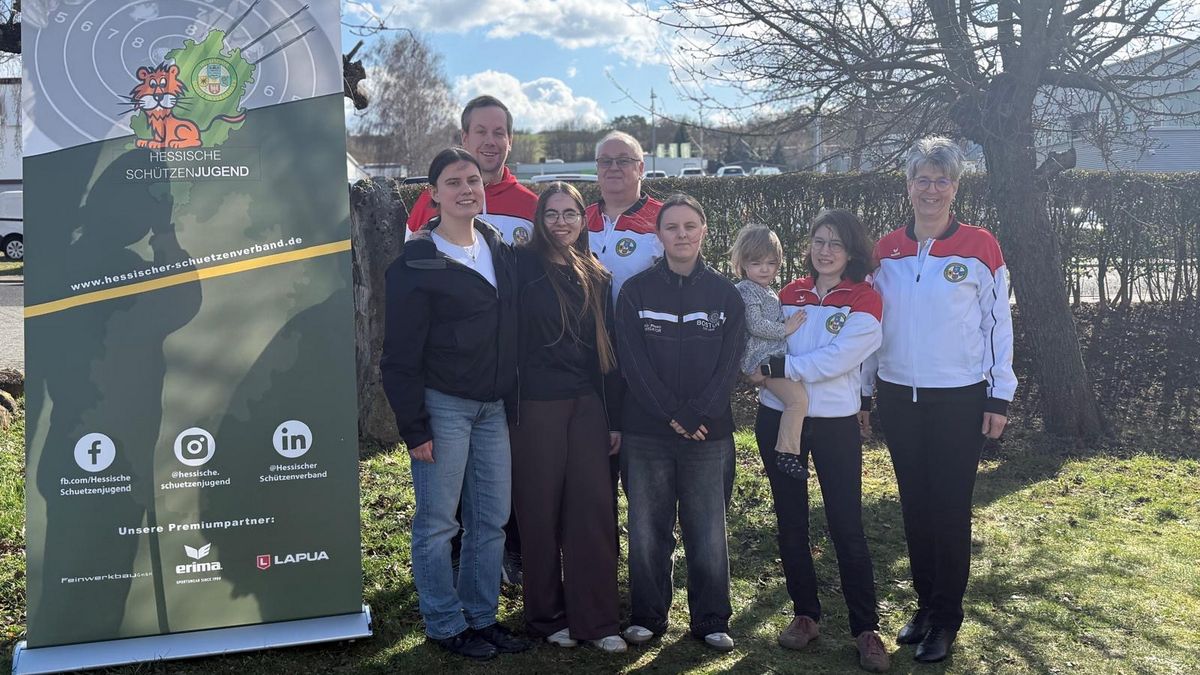Mehrere Mitglieder des neu gewählten Teams der Hessischen Schützenjugend.