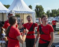 Jubel und Staunen über den eigenen Sieg:  Leni Jahns, Magdalena Milnerowicz und Lisa Nickel gewinnen Team-Goldim Recurve-Wettbewerb der weiblichen Jugend. (Foto: DSB)