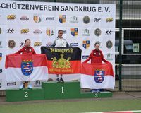 Siegerehrung Schülerinnen mit Sophie Wink auf 2 und Beeke Lingner auf 3. (Foto: privat)