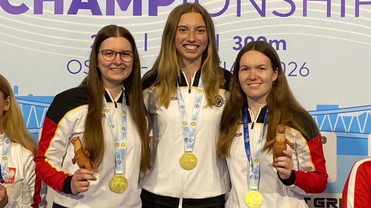 Freuten sich zum Auftakt der Junioren-Wettkämpfe über Team-Gold im Dreistellungskampf: Xenia Mund, Finja Rentmeister und Katrin Grabowski (v.l.). (Foto: DSB)