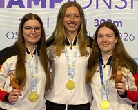 Freuten sich zum Auftakt der Junioren-Wettkämpfe über Team-Gold im Dreistellungskampf: Xenia Mund, Finja Rentmeister und Katrin Grabowski (v.l.). (Foto: DSB)