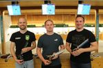 Die Sieger des Hessenmeister-Finales mit der Luftpistole bei den Herren I: (von links) Philipp Hass, Aaron Sauter und René Theiß. (Foto: Elmer Buhre) 