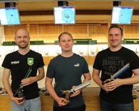 Die Sieger des Hessenmeister-Finales mit der Luftpistole bei den Herren I: (von links) Philipp Hass, Aaron Sauter und René Theiß. (Foto: Elmer Buhre) 